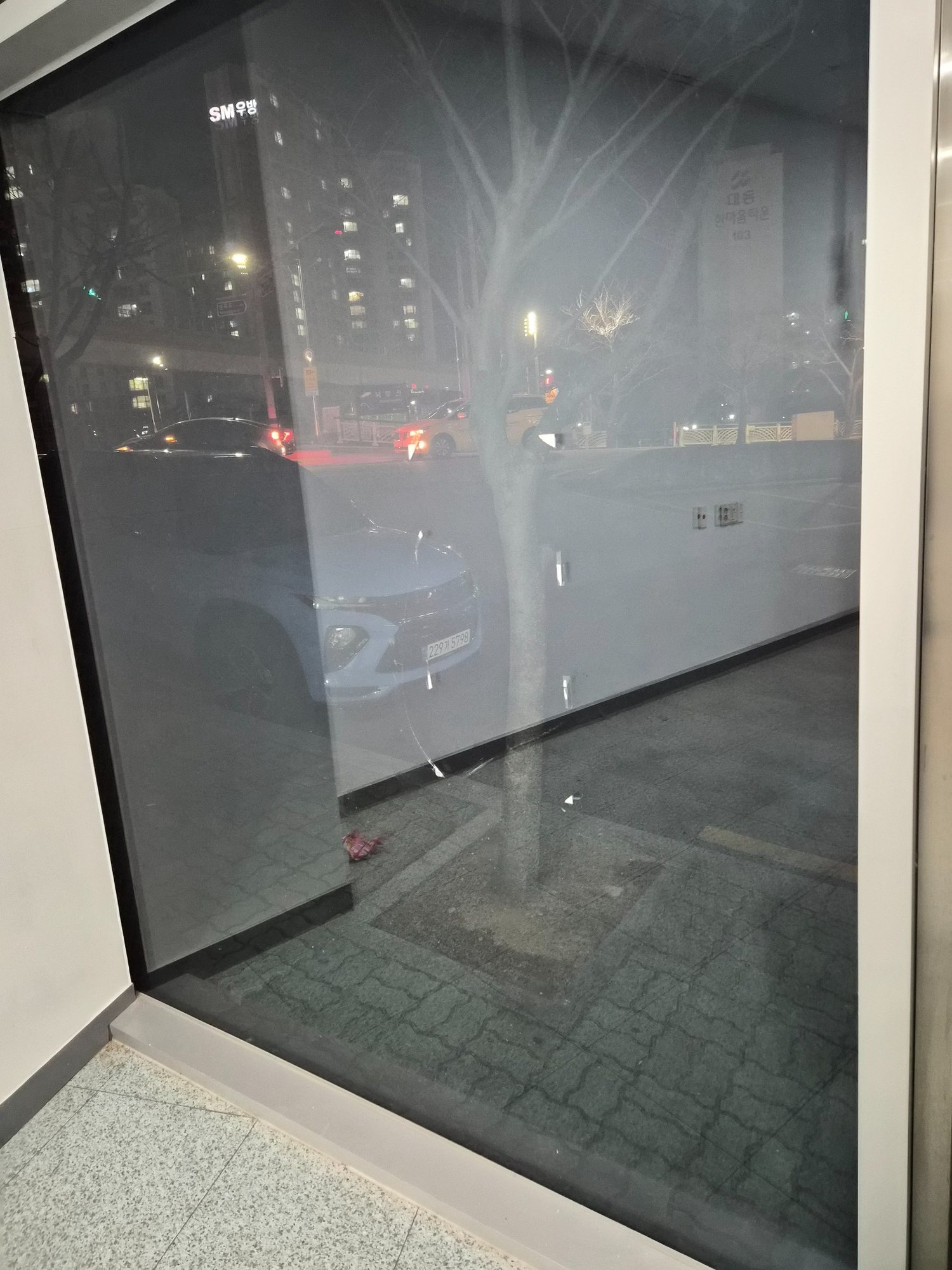 양산 북부동 상가 유리문 청소 전