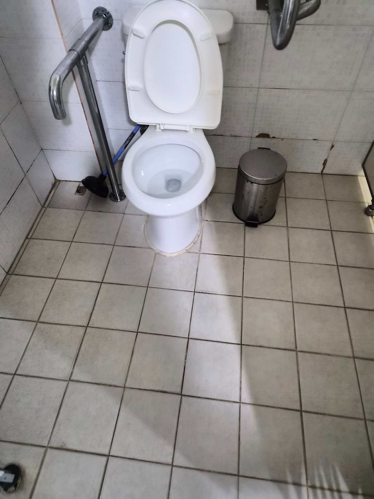 양산 어곡 상가 화장실 변기 주변 바닥